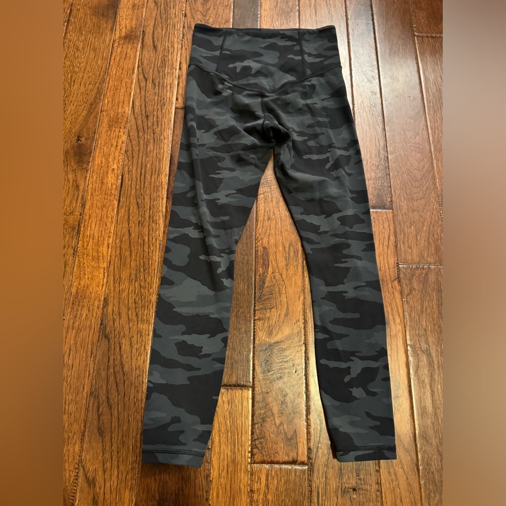 Athleta Black Camo Elation 7/8 leggings size XS